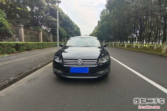 大众帕萨特2014款1.8TSI DSG尊荣版