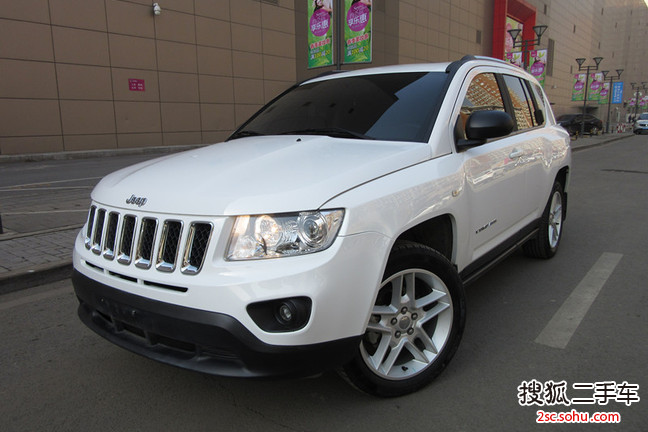 Jeep指南者2013款2.4L 四驱豪华版