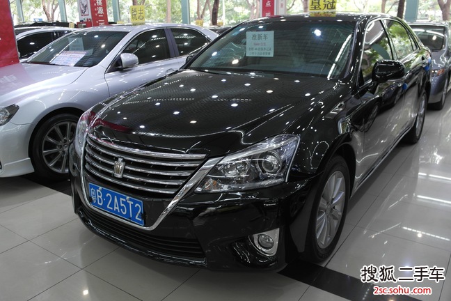 丰田皇冠2012款V6 2.5 Royal 导航版