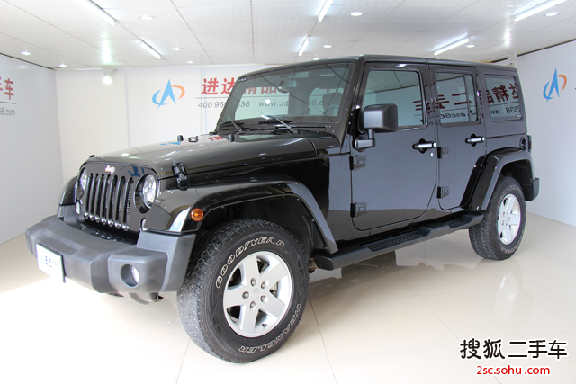 Jeep牧马人四门版2014款3.0L 撒哈拉