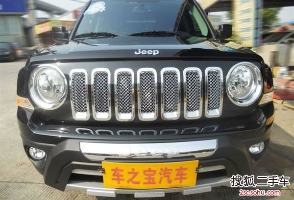 Jeep自由客2014款2.4L 豪华导航版