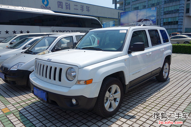 Jeep自由客2013款2.4L 豪华导航版