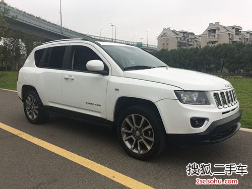 Jeep指南者2015款2.0L两驱运动版