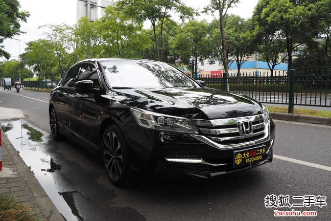 本田雅阁2014款3.0L VTI 尊贵版