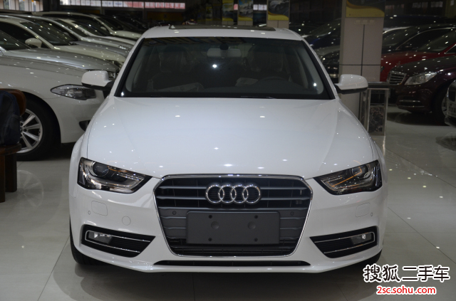 奥迪A4L2013款35 TFSI(2.0T)自动豪华型