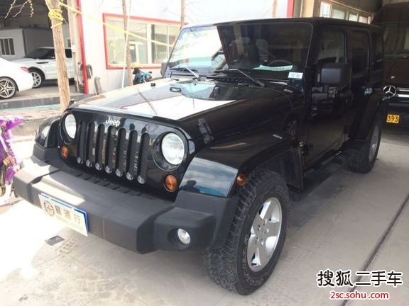 Jeep牧马人四门版2012款3.6L Sahara 极地版