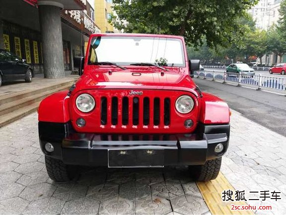 Jeep牧马人四门版2014款3.0L 撒哈拉