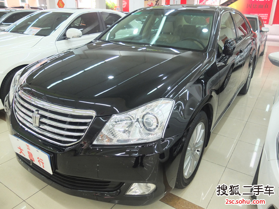 丰田皇冠2010款2.5L Royal 天窗导航版