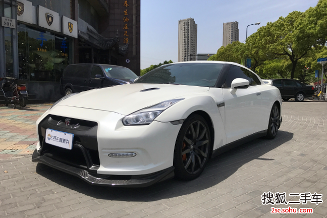 日产GT-R2015款3.8T 豪华棕红内饰版