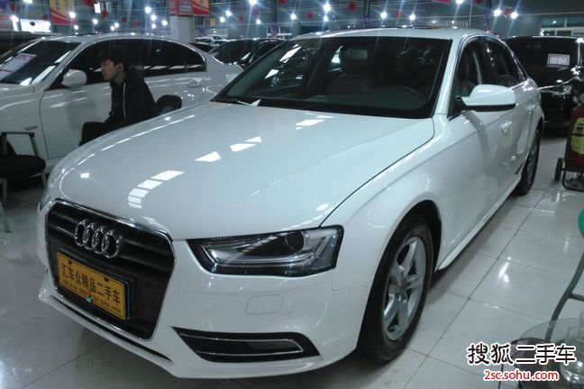 奥迪A4L2012款2.0TFSI 标准型