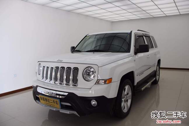 Jeep自由客2014款2.0L 运动版