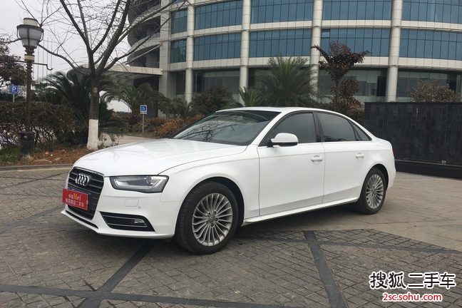 奥迪A4L2013款40 TFSI quattro个性运动型