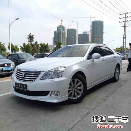 丰田皇冠2011款2.5L Royal 真皮天窗特别版 