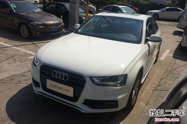 奥迪A4L2015款45 TFSI quattro个性运动型