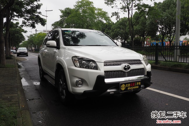 丰田RAV42013款特享版 2.0L 自动经典 