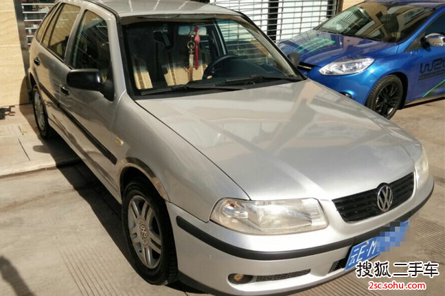 大众高尔2005款四门基本型