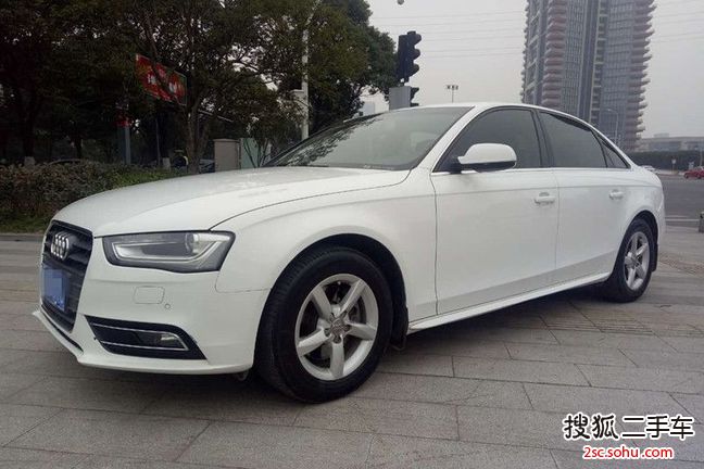 奥迪A4L2012款2.0TFSI 技术型