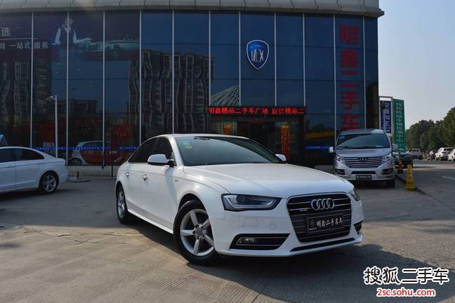 奥迪A4L2013款35 TFSI 自动标准型