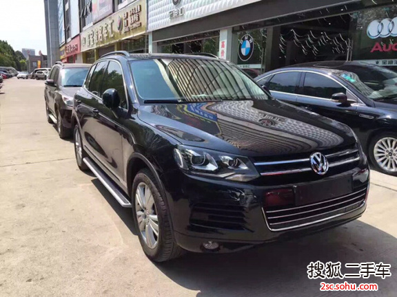 大众途锐2014款3.0TSI V6 黑色探险者 