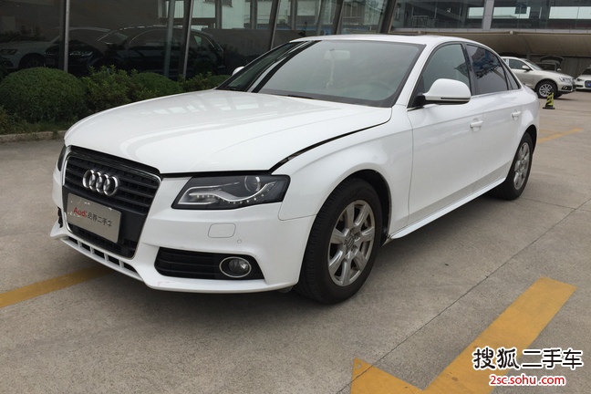 奥迪A4L2012款2.0TFSI 标准型