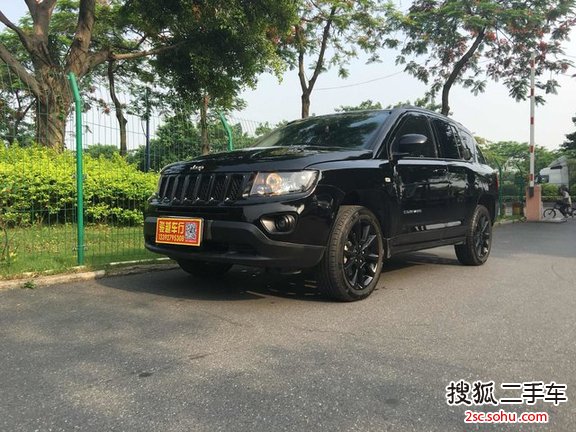 Jeep指南者2013款2.0L 两驱炫黑豪华版