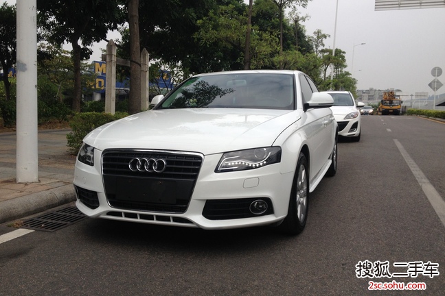 奥迪A4L2011款2.0TFSI 标准型