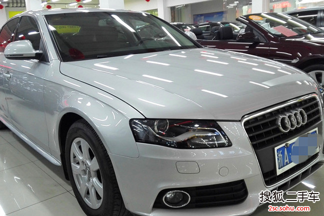 奥迪A4L2011款2.0TFSI 标准型