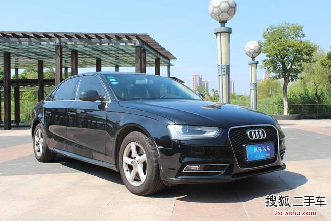 奥迪A4L2013款30 TFSI 自动舒适型