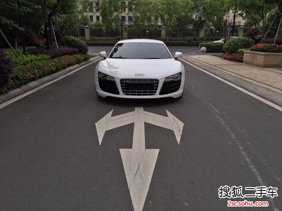 奥迪R82011款Spyder 5.2 FSI quattro