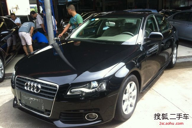 奥迪A4L2012款2.0TFSI 标准型