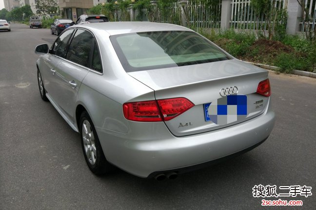 奥迪A4L2010款2.0TFSI 标准型