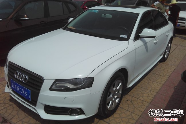 奥迪A4L2012款2.0TFSI 标准型