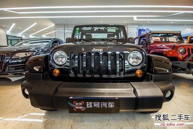 Jeep牧马人两门版2012款3.6L Sahara 极地版