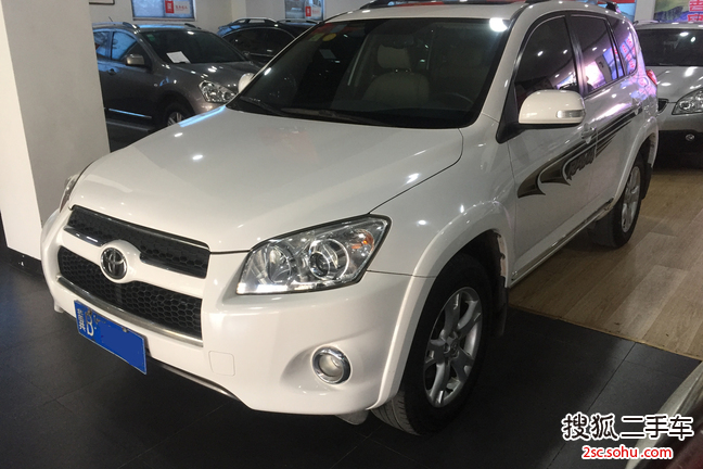 丰田RAV42011款2.4L 自动四驱至臻导航版 