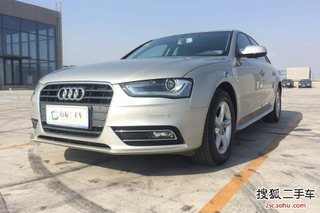 奥迪A4L2015款30 TFSI 自动舒适型