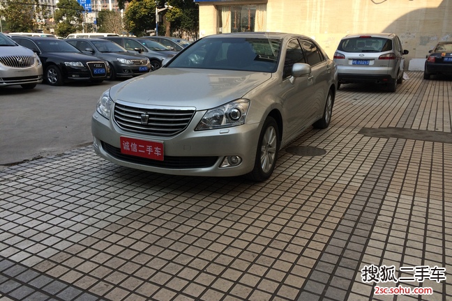 丰田皇冠2010款V6 2.5L Royal 真皮天窗导航版 