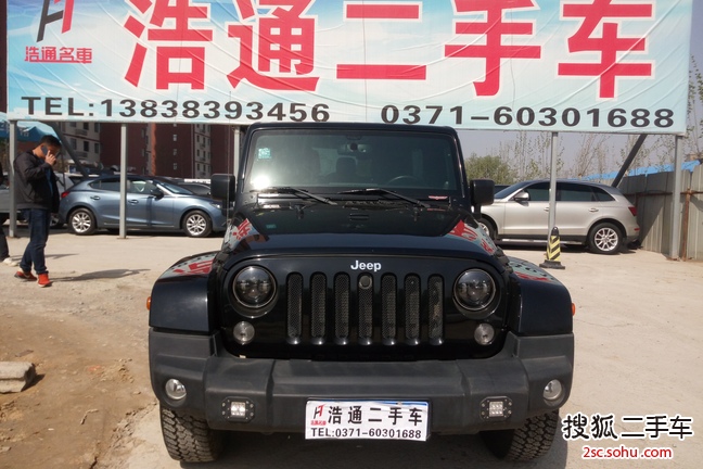 Jeep牧马人四门版2014款3.0L 撒哈拉