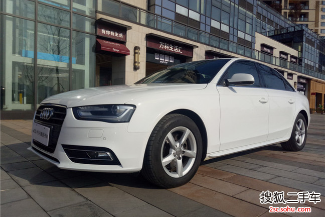 奥迪A4L2015款35 TFSI 自动标准型