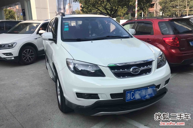 比亚迪S62014款2.4L 手动尊贵型 5座 