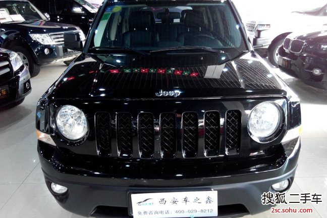 Jeep自由客2013款2.4L 炫黑运动版