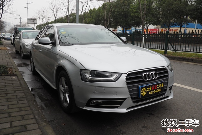 奥迪A4L2013款35 TFSI 自动标准型