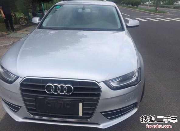 奥迪A4L2013款35 TFSI 自动标准型