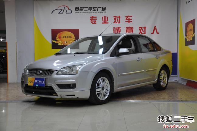 福特福克斯三厢2005款2.0L 自动豪华型