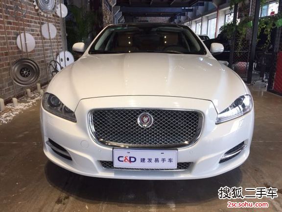 捷豹XJ2015款XJL 2.0T 两驱全景商务版