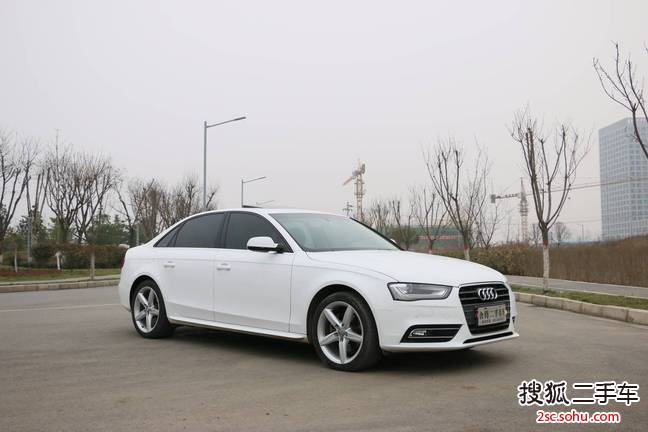 奥迪A4L2013款35 TFSI 自动标准型