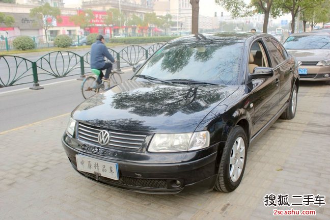 大众帕萨特2011款1.8TSI DSG尊荣版