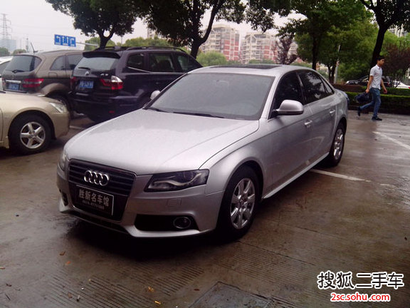 奥迪A4L2011款2.0TFSI 豪华型