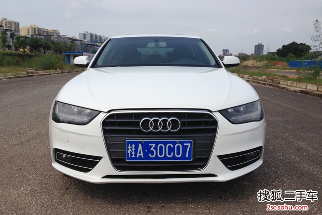 奥迪A4L2013款30 TFSI 自动舒适型