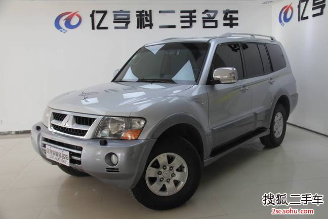 三菱帕杰罗2011款3.0L GLX 手动 四驱