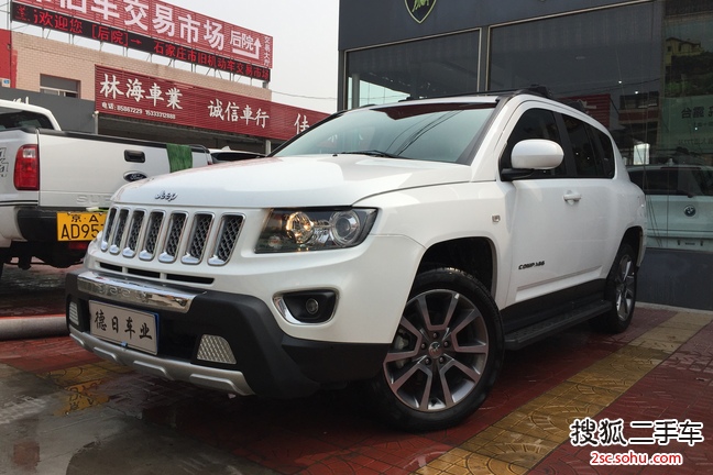 Jeep指南者2015款2.4L四驱豪华导航版